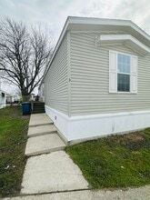 Building Photo - 14139 S Western Ave