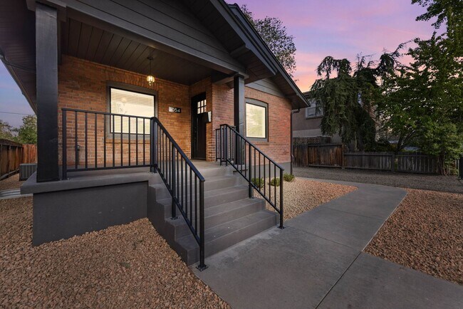 Foto del edificio - Contemporary Townhouse in Midtown Reno