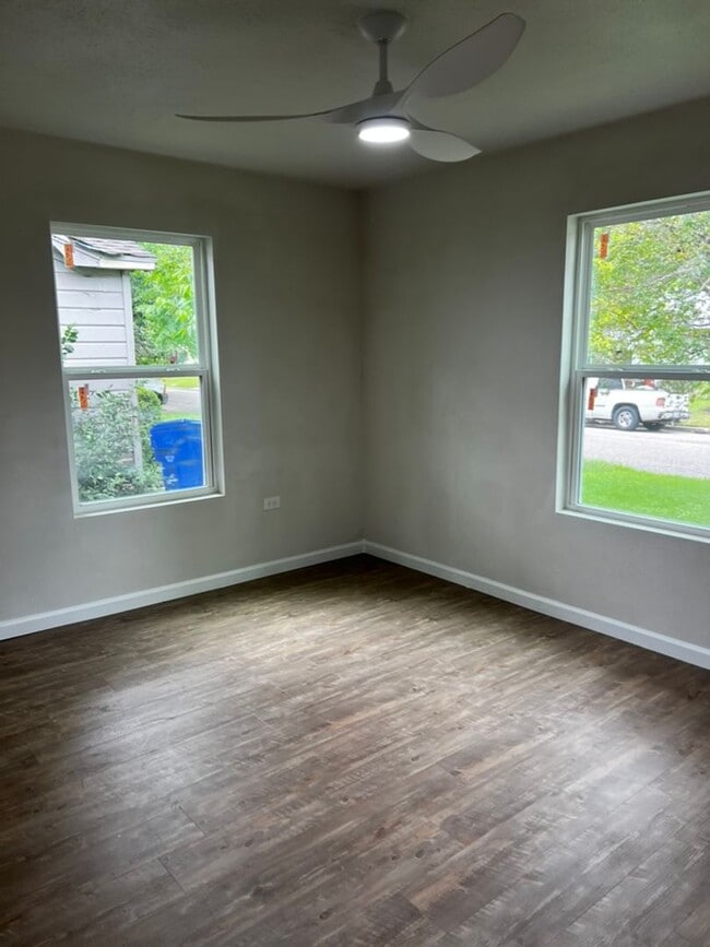 Foto del edificio - Spacious 3BD/2BA Home - Available in June!