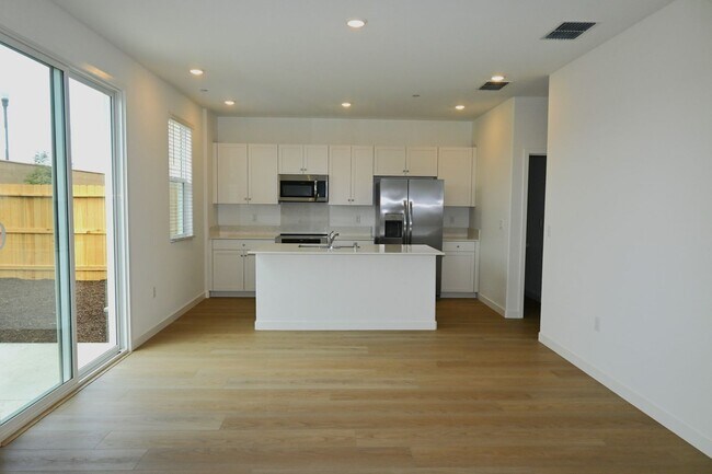 Foto del edificio - Resident Benefit Package Property