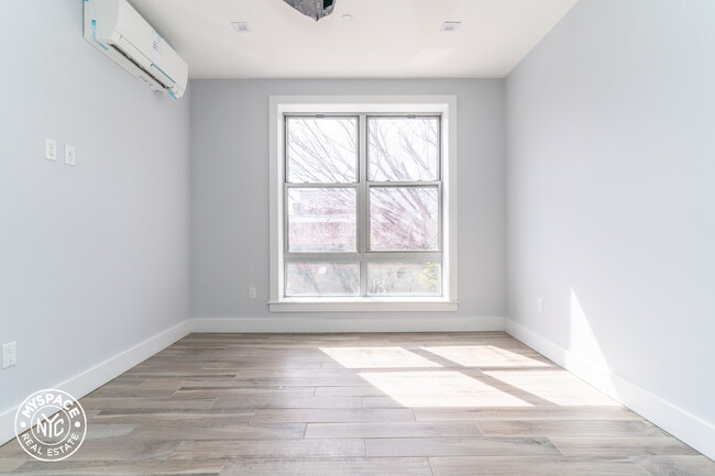 Foto del edificio - 720 Liberty Ave