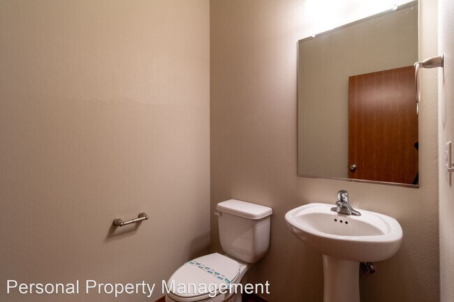Building Photo - 4 br, 3.5 bath House - 3604 NE 81st Cir