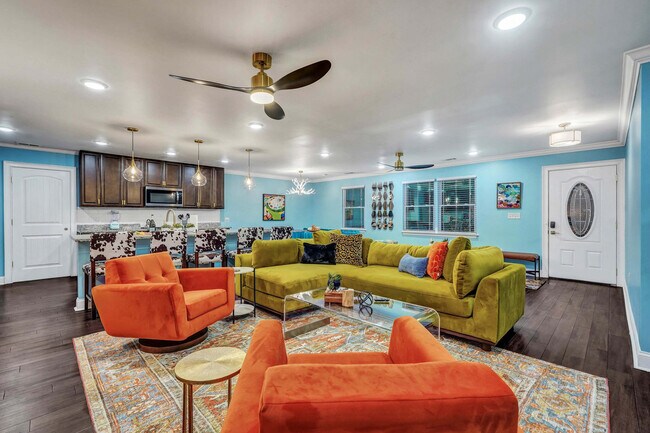 Building Photo - 533 Quarterman Dr