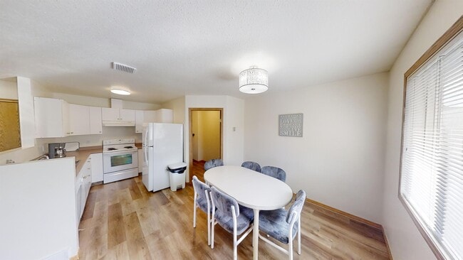 Building Photo - 10605 D-106102 102 St