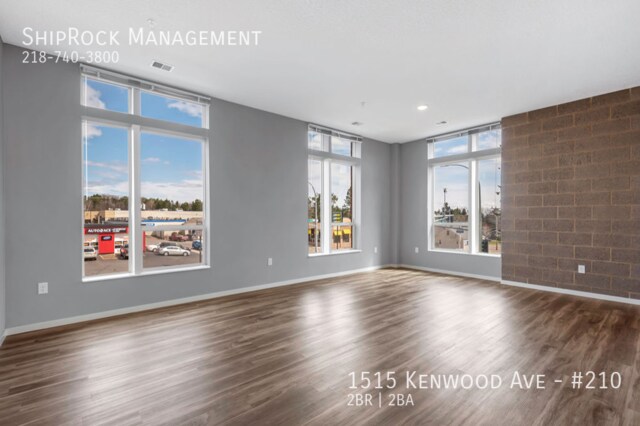 Foto del edificio - 1515 Kenwood Ave