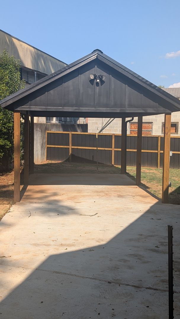 Building Photo - Completely remodeled Studio Home