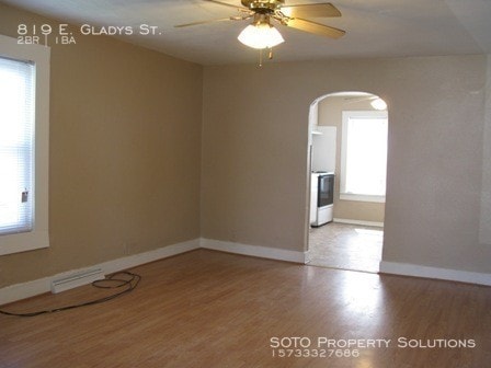 Building Photo - 819 E Gladys St