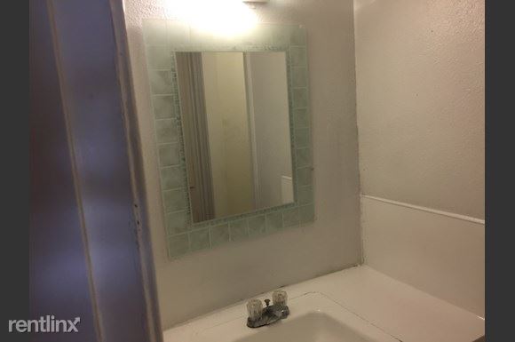 Foto del edificio - 8351 Park Place Blvd