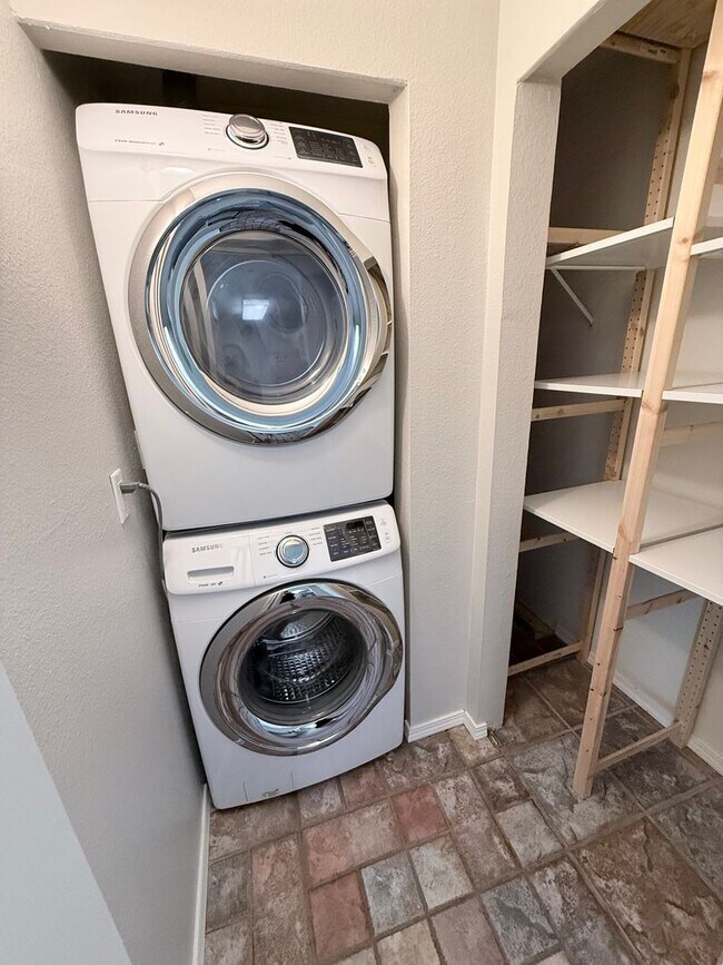 Foto del edificio - Great location 3 bed 2 bath condo in Fremont