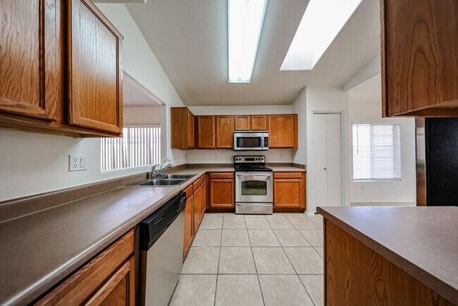 Foto del edificio - Charming 3-bedroom, 2-bathroom home locate...