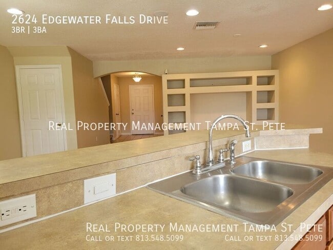 Building Photo - 2624 Edgewater Falls Dr