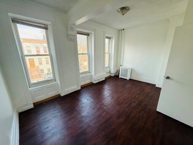 Foto del edificio - 734 Madison St