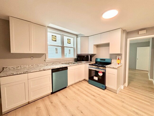 Building Photo - 29 E 48th St
