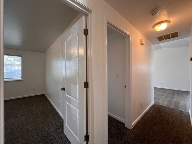 Foto del edificio - 3 Bedroom 2 Bath Home in Fernley