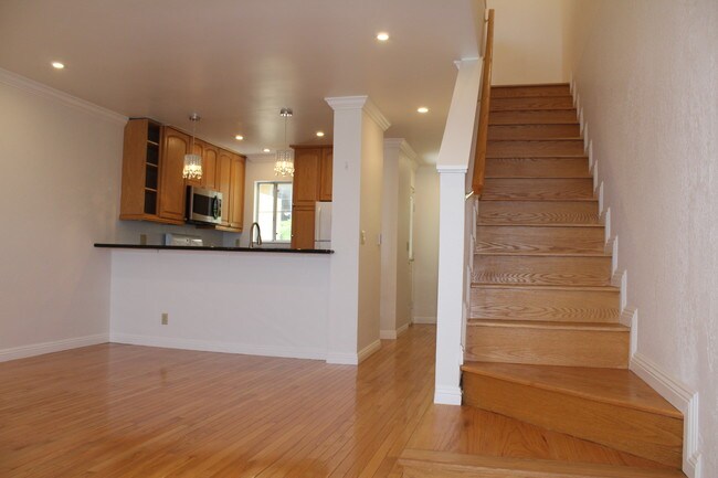 Building Photo - 129 Cleo Rand Ln