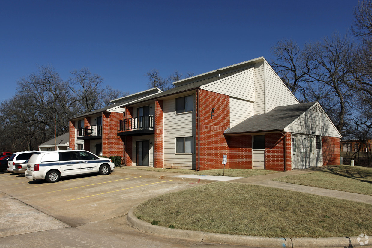 Primary Photo - Country Grove Apartments