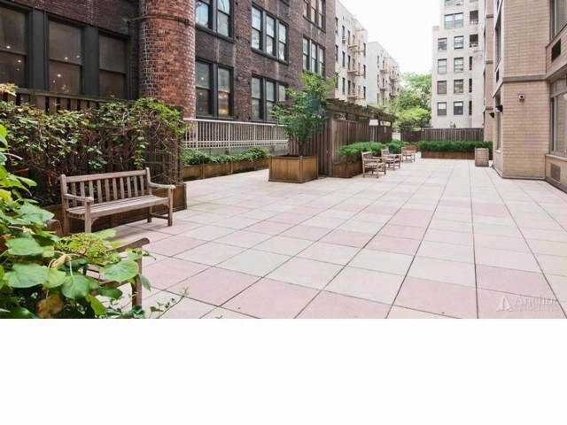 Building Photo - 200-220 W 26th St