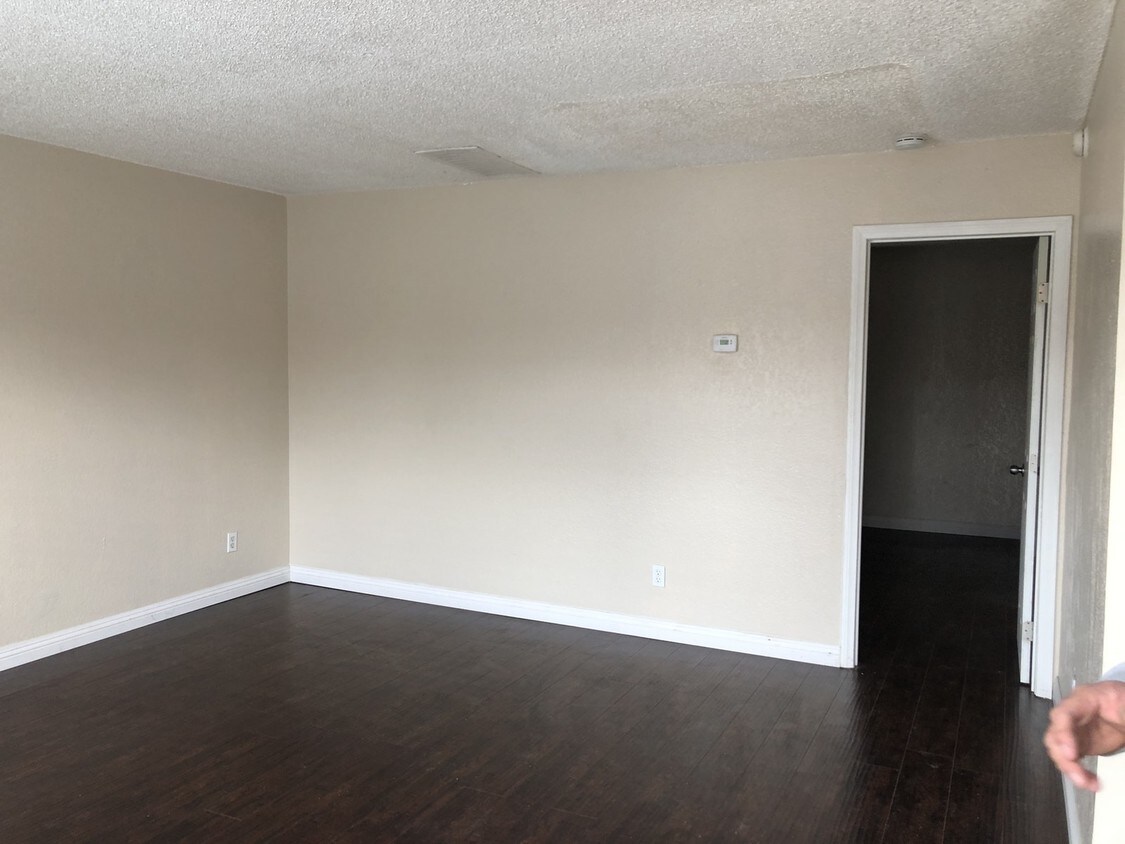 Primary Photo - 23815 Hemlock Avenue, Unit 15