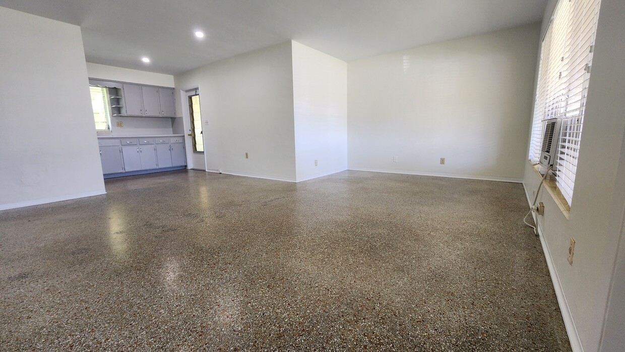 Foto principal - 2707 NE 32nd St