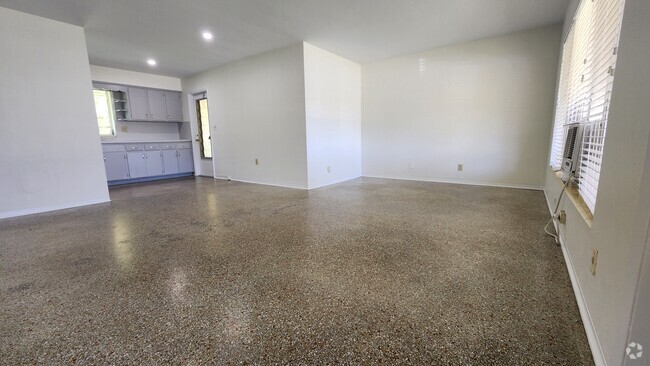 Building Photo - 2707 NE 32nd St