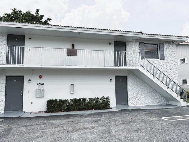 Building Photo - 4341 Riverside Dr