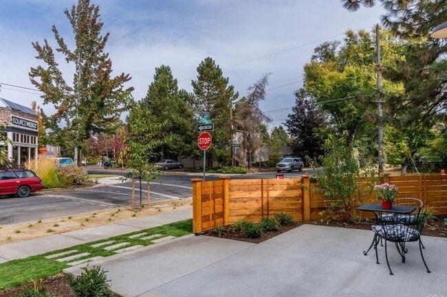 Building Photo - Modern Cottage in Prime Downtown Bend Loca...