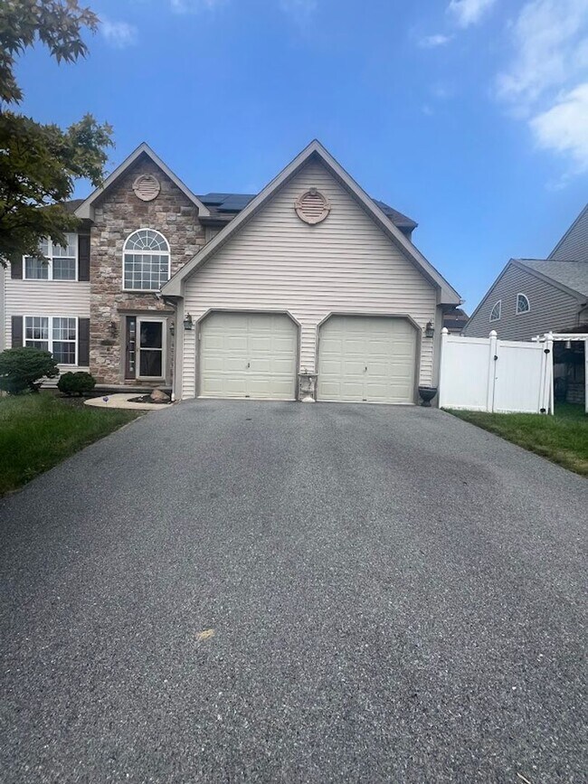 Foto del edificio - Single Family Home in Muhlenberg Township.