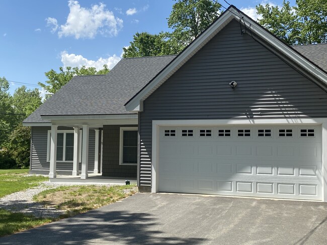 2 car garage - 11 Amesbury Rd