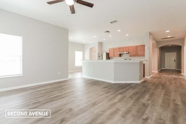 Building Photo - 726 Star Pointe DR