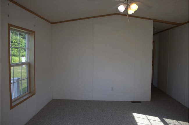 Building Photo - 6 Kitty Ln