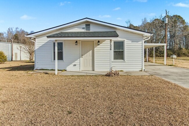 Building Photo - Completely remodeled 3 br 1 bath located in Evergreen NC east commute to Lumberton, Whiteville, E...