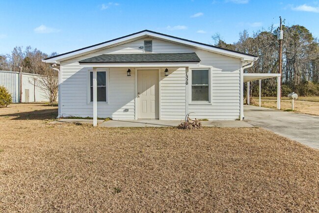 Foto del edificio - Completely remodeled 3 br 1 bath located in Evergreen NC east commute to Lumberton, Whiteville, E...
