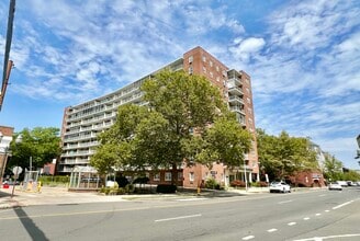 Building Photo - 444 Bedford St
