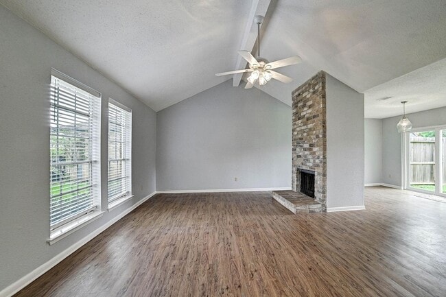Building Photo - 2615 Lively Ln