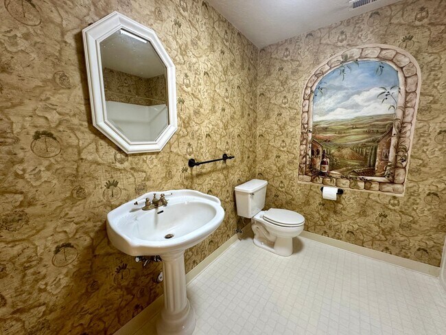 Building Photo - Three Bedroom Home in Keizer with a Puttin...