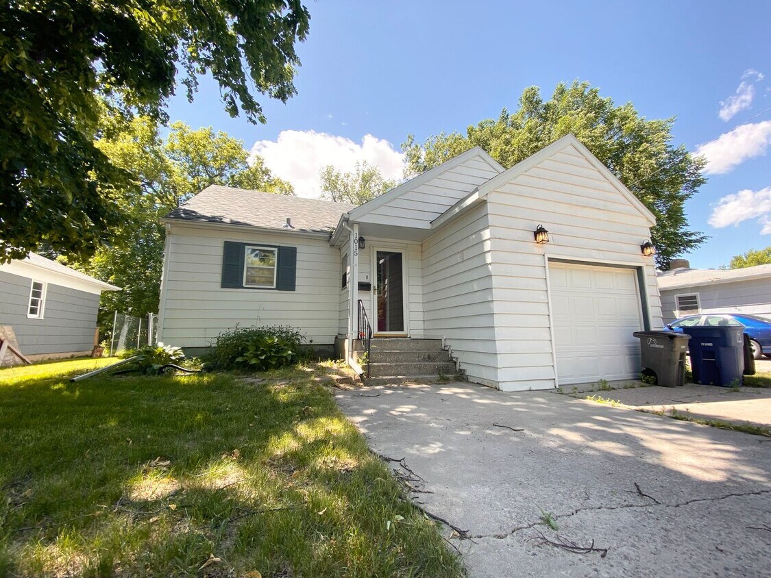 1015 9th St S, Moorhead, MN 56560 House Rental in Moorhead, MN