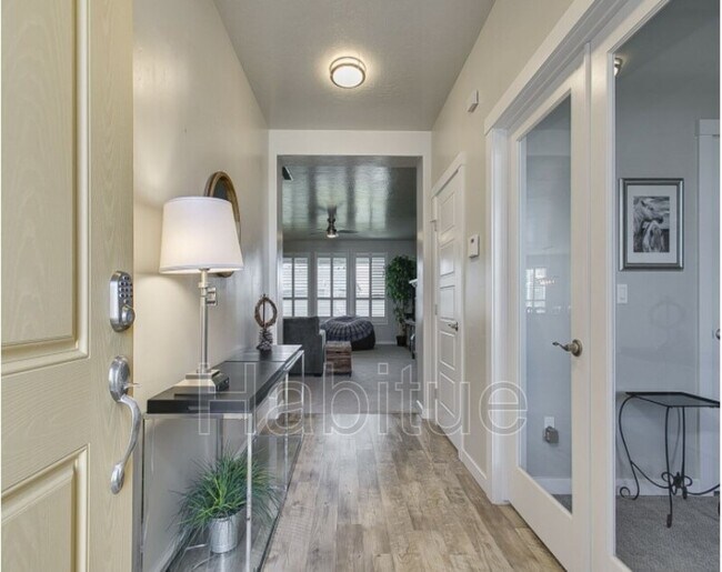 Foto del edificio - 3467 S Barletta Ave