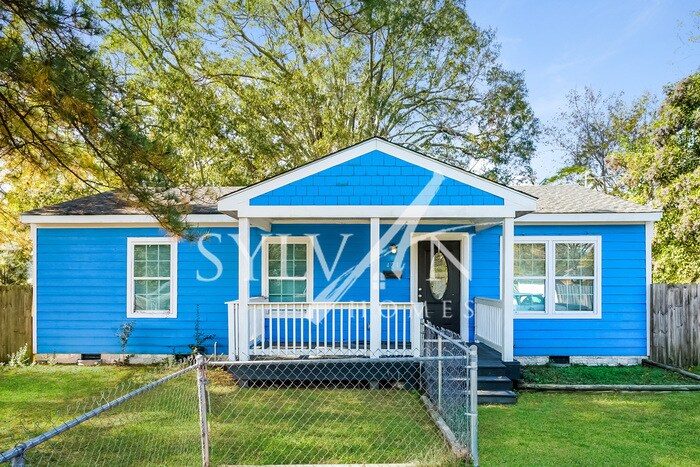 Primary Photo - This charming home is ready for your perso...