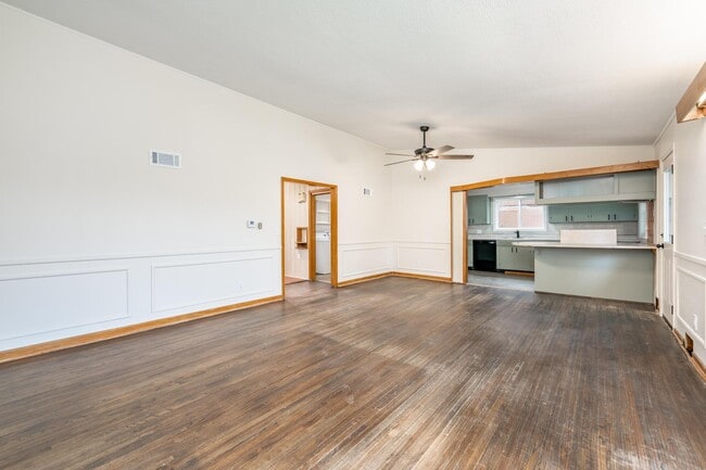 Foto del edificio - 1520 N Yale Blvd