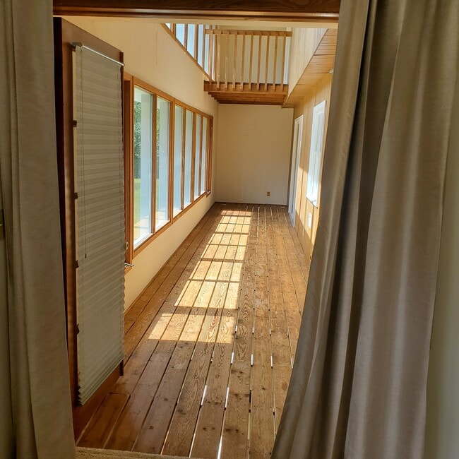 Building Photo - W269S8475 Alpine Dr