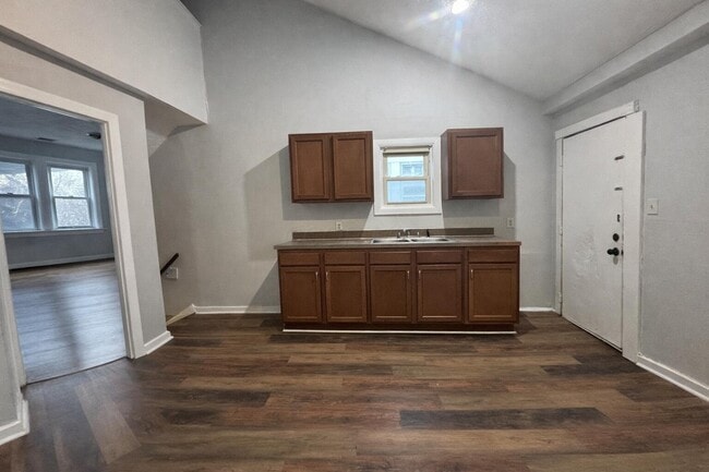 Foto del edificio - 770 N Dawson Ave