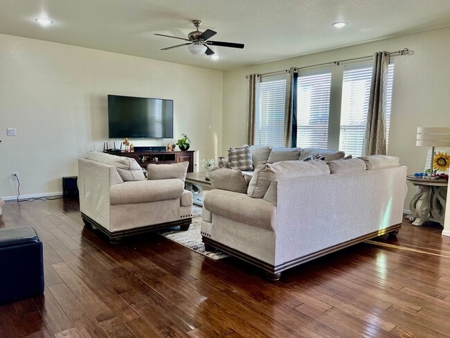 Building Photo - Spacious & Beautiful 4 BR House in Parker