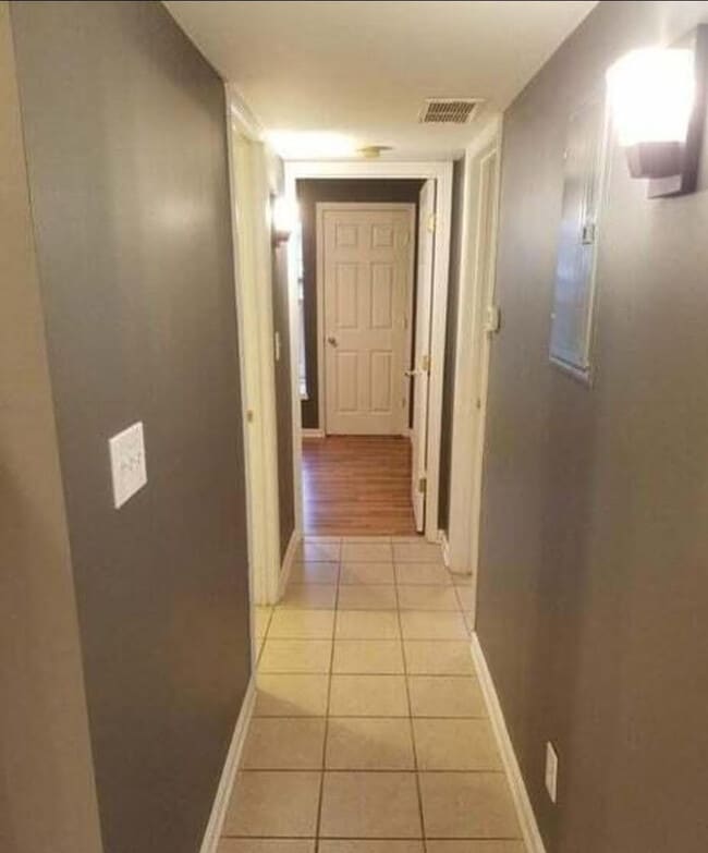 Building Photo - 731 N Hite Ave