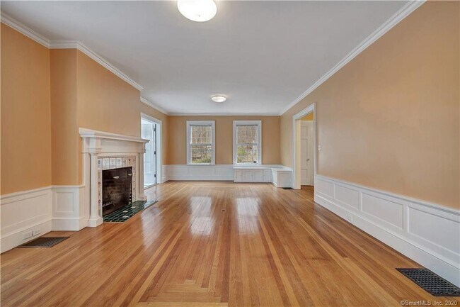 Foto del edificio - 801 Forest Rd