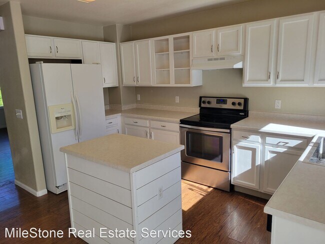 Building Photo - 6 br, 3.5 bath House - 3335 Bareback Drive