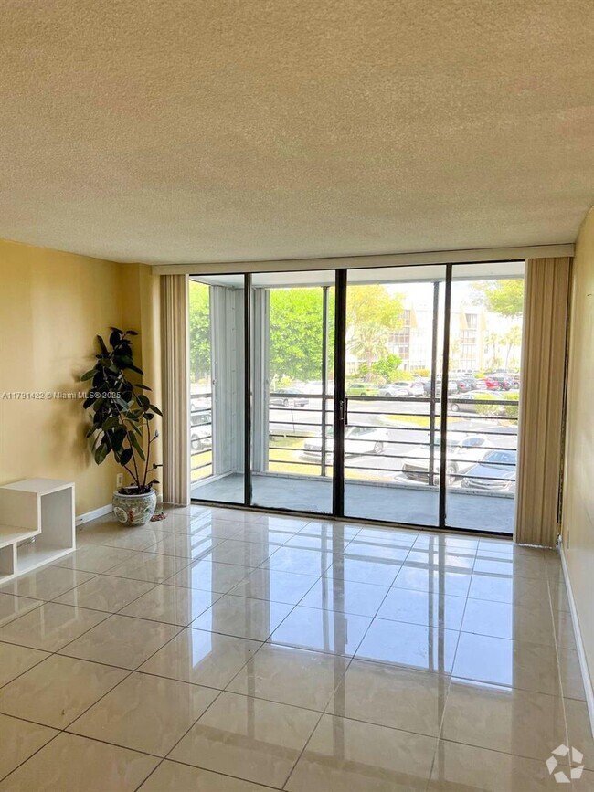 Building Photo - 20400 W Country Club Dr