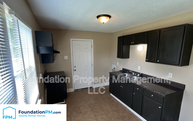 Building Photo - 4233 Glenbrook Drive