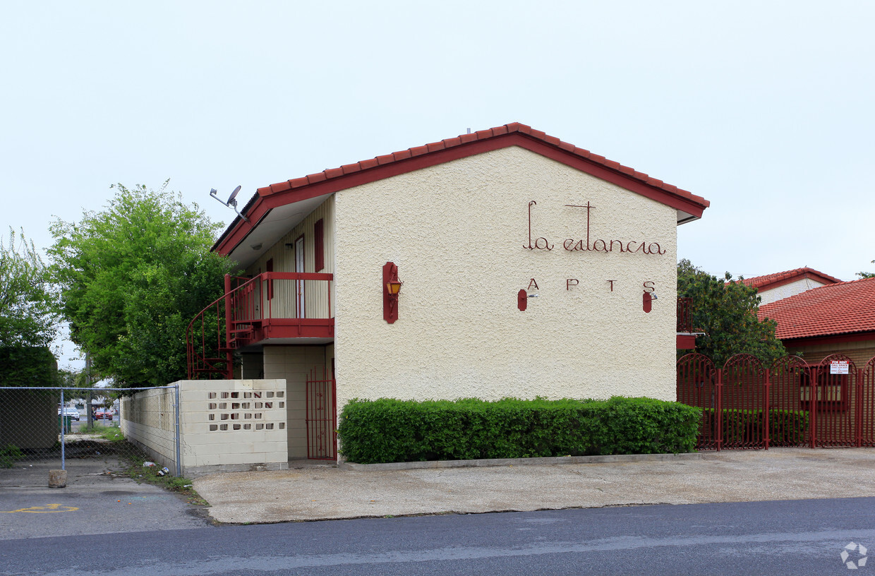 Primary Photo - La Estancia Apartments