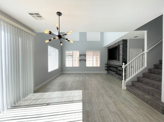 Foto del edificio - Spacious  gated single house coming
