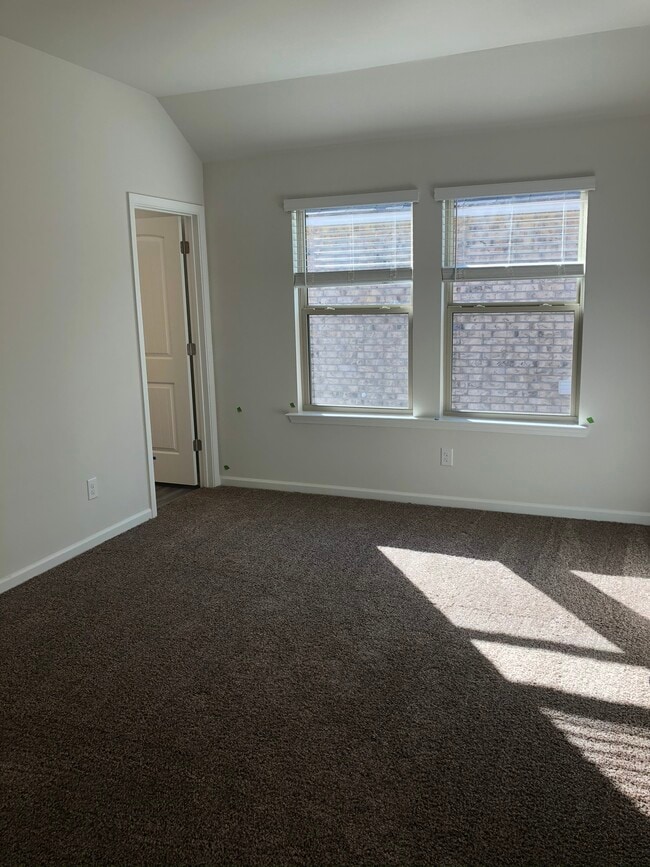 Building Photo - 28464 Longfellow Ln